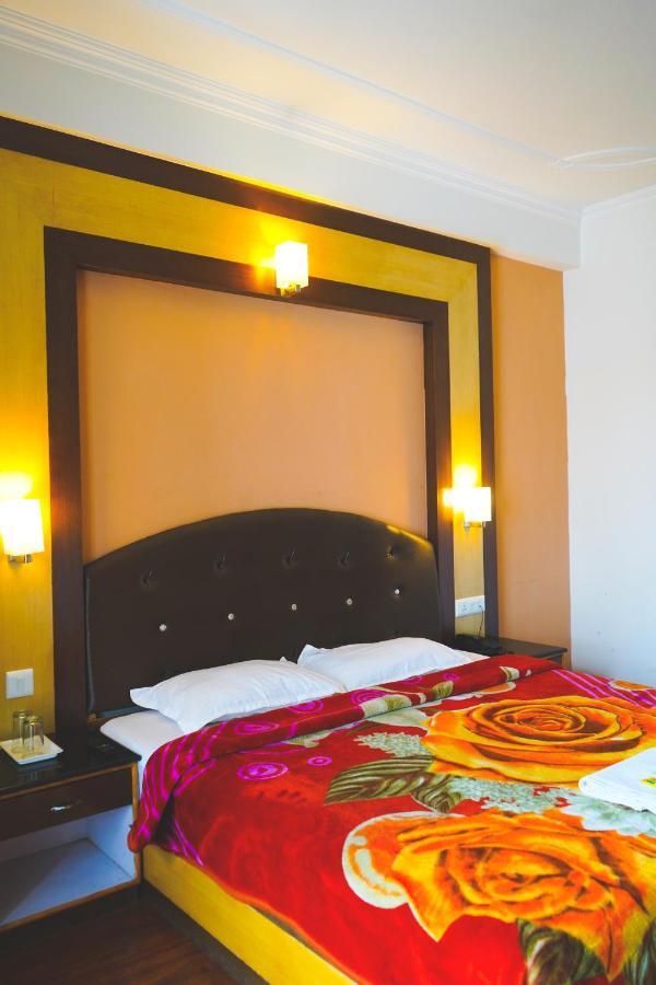 Hotel Akash Regency Manāli Eksteriør billede