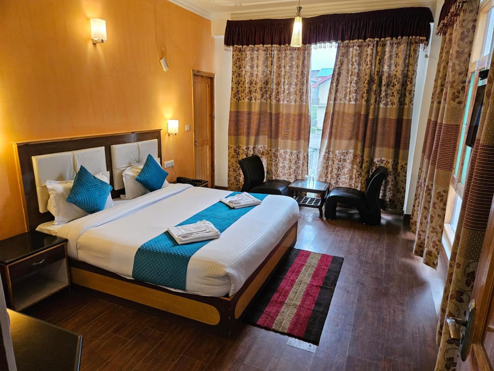 Hotel Akash Regency Manāli Eksteriør billede